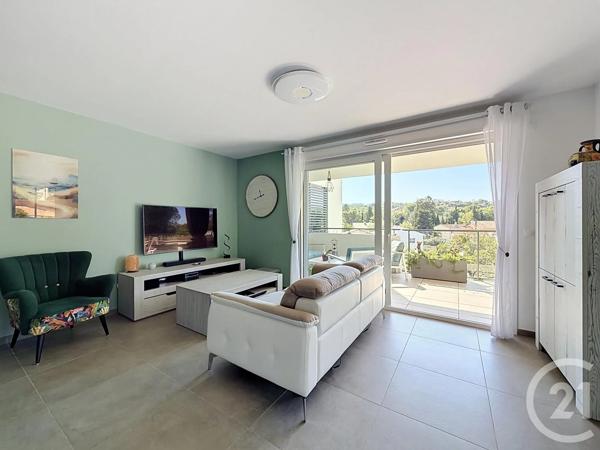 Appartement T4 à vendre  4 pièces - 88,50 m 2   ST RAPHAEL  - 83