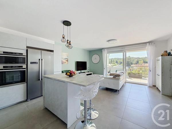 Appartement T4 à vendre  4 pièces - 88,50 m 2   ST RAPHAEL  - 83