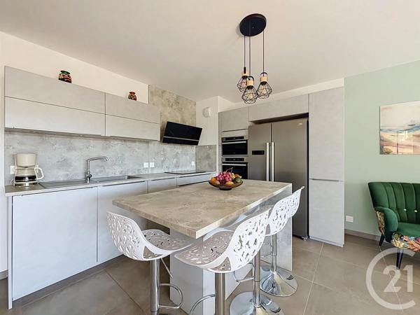 Appartement T4 à vendre  4 pièces - 88,50 m 2   ST RAPHAEL  - 83