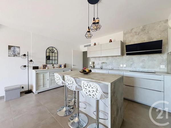Appartement T4 à vendre  4 pièces - 88,50 m 2   ST RAPHAEL  - 83