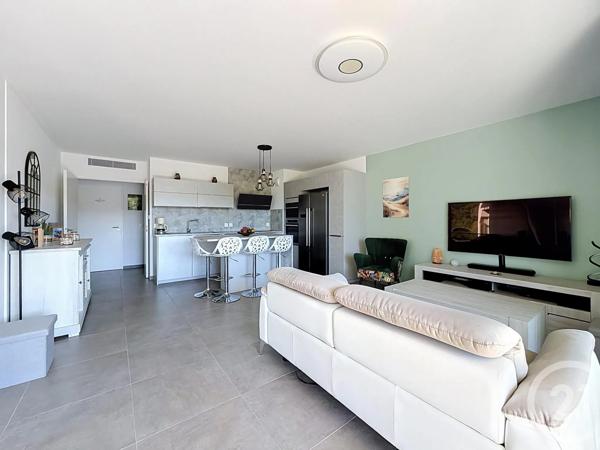 Appartement T4 à vendre  4 pièces - 88,50 m 2   ST RAPHAEL  - 83