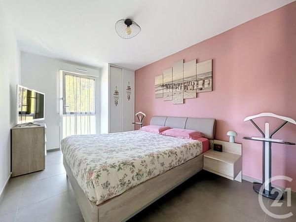 Appartement T4 à vendre  4 pièces - 88,50 m 2   ST RAPHAEL  - 83
