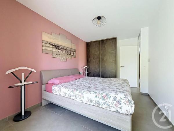 Appartement T4 à vendre  4 pièces - 88,50 m 2   ST RAPHAEL  - 83