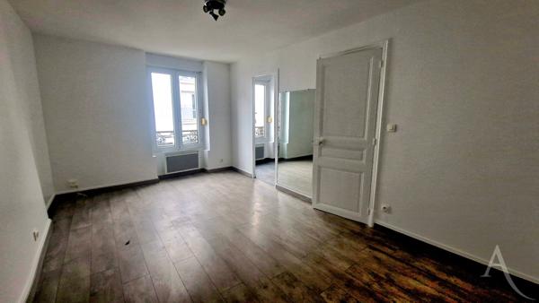 Immeuble Limay de 124m² avec local commercial et F2 en duplex