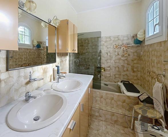 Vente                                                      Maison
                        
                     5 pièces                      120 m2                     à Dourdan