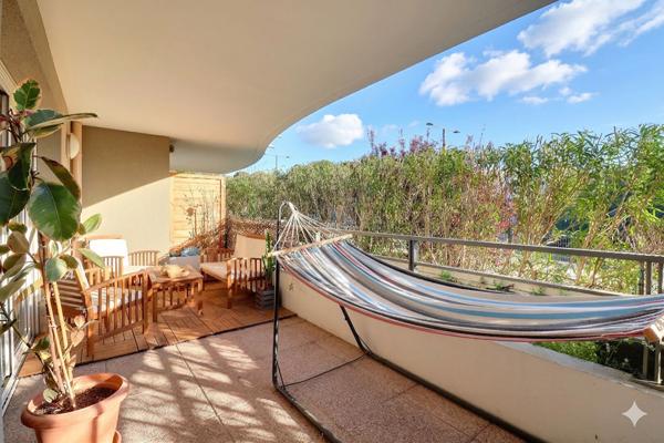 MARSEILLE 12ème - LA FOURRAGÈRE T3 TRAVERSANT - TERRASSE - RÉSIDENCE RÉCENTE - GARAGE POSSIBLE