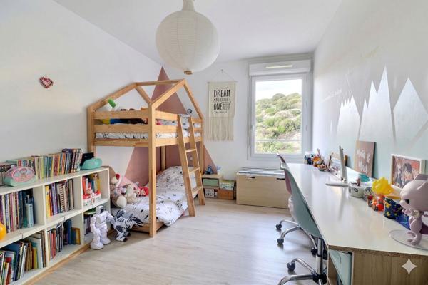 MARSEILLE 12ème - LA FOURRAGÈRE T3 TRAVERSANT - TERRASSE - RÉSIDENCE RÉCENTE - GARAGE POSSIBLE