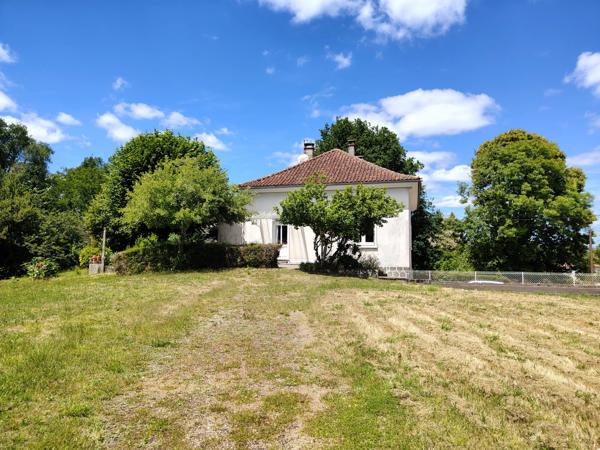 Maison familiale à pied du centre de Piégut-Pluviers