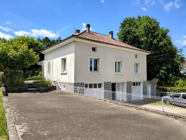 Maison familiale à pied du centre de Piégut-Pluviers