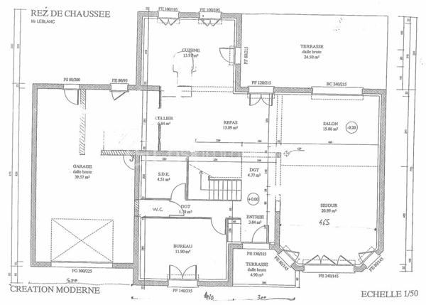 A 5mns de Claye-Souilly, au sein d’une petite commune paisible venez découvrir cette magnifique maison de 210m2, édifiée sur parcelle de plus de 800 m².

Dès l'entrée, vous serez séduit par sa pièce de vie de plus de 60m2 et sa grande verrière de 16m2 au niveau du toit, offrant un magnifique puit de lumière. 
Cuisine ouverte entièrement équipée et aménagée, poêle à bois et accès direct à la terrasse. 
Toujours au rdc, un bureau ou chambre de près de 12m2, une salle d’eau, un cellier et un wc.

À l'étage : Une superbe mezzanine de prêt de 16m², avec vue plongeante sur le séjour, dessert 4 belles chambres dont une suite parentale avec salle de douche, une grande salle de bain et un wc.

Au sous-sol : accessible depuis l'intérieur, une pièce de près de 35m2 a été aménagé en bar discothèque, idéale pour vos moments de détente et de fête.

Enfin, à l’extérieur, vous pourrez profiter d’une belle piscine pour vous rafraîchir et vous amuser.

Garage accessible de l’intérieur.
DPE C / C, chauffage gaz + poêle à bois (chaudière neuve 2025).
Ecole maternelle et primaire à proximité, crèche.
Roissy CDG à 15mns, gare RER B à 10mns