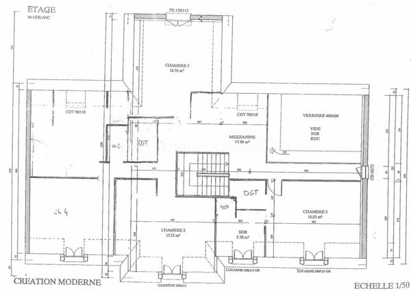 A 5mns de Claye-Souilly, au sein d’une petite commune paisible venez découvrir cette magnifique maison de 210m2, édifiée sur parcelle de plus de 800 m².

Dès l'entrée, vous serez séduit par sa pièce de vie de plus de 60m2 et sa grande verrière de 16m2 au niveau du toit, offrant un magnifique puit de lumière. 
Cuisine ouverte entièrement équipée et aménagée, poêle à bois et accès direct à la terrasse. 
Toujours au rdc, un bureau ou chambre de près de 12m2, une salle d’eau, un cellier et un wc.

À l'étage : Une superbe mezzanine de prêt de 16m², avec vue plongeante sur le séjour, dessert 4 belles chambres dont une suite parentale avec salle de douche, une grande salle de bain et un wc.

Au sous-sol : accessible depuis l'intérieur, une pièce de près de 35m2 a été aménagé en bar discothèque, idéale pour vos moments de détente et de fête.

Enfin, à l’extérieur, vous pourrez profiter d’une belle piscine pour vous rafraîchir et vous amuser.

Garage accessible de l’intérieur.
DPE C / C, chauffage gaz + poêle à bois (chaudière neuve 2025).
Ecole maternelle et primaire à proximité, crèche.
Roissy CDG à 15mns, gare RER B à 10mns