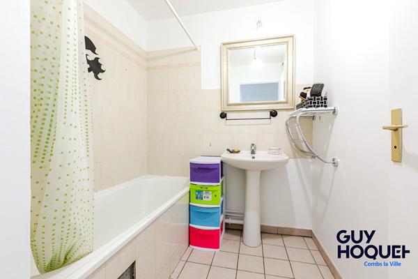 À vendre : Rez-de-jardin 2 pièces à COMBS LA VILLE - TERRASSE 30m²
