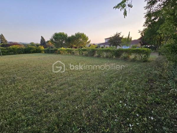 Terrain de 2 197 m²