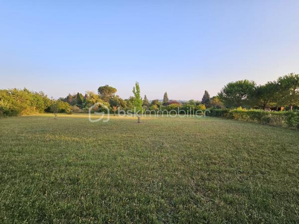 Terrain de 2 197 m²