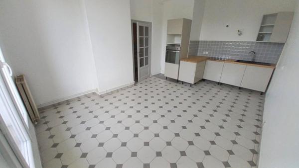 Appartement
         3 pièces
        - 56 m² 187 000 € *