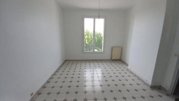 Appartement
         3 pièces
        - 56 m² 187 000 € *