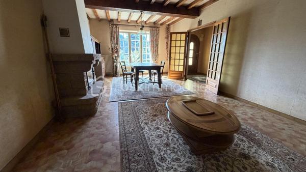Cette Jolie Maison type néo bretonne, sous toiture ardoise, implantée sur un jardin de près de 2000m2 végétalisé, saura séduire une famille active souhaitant vivre en périphérie de Lannion avec accès rapide à la 4 voie. 
La maison principale est composée d’un grand hall d’entrée (12m2 env) desservant une cuisine dinatoire (15m2 env), un salon salle à manger avec cheminée insert, une chambre (12m2 env), une salle d’eau, un wc. 
A l’étage, pallier desservant 3 chambres dont 2 munies d’un espace type dressing à aménager, un cabinet de toilette avec lavabo et wc.
Un garage (avec grenier) avec point d’eau et chaudière est accessible par la cuisine.

Chaudière fuel en bon état de fonctionnement (mais aisément remplaçable par une PAC)
Assainissement individuel

La maison bien entretenue et de construction solide attend donc juste votre inspiration pour lui redonner une petite touche de modernité.

Le bonus ? 
Au fond du terrain, une dépendance en pierre nécessitant des travaux de rénovation attend vos projets.
Garage sur dalle et sous bac acier, maisonnette (env 40m2 au sol) avec possibilité d’aménager des pièces à l’étage (toiture ardoise et charpente neuves), et enfin une dépendance à rénover intégralement (env 30m2 au sol) accolée.
Ces espaces se prêteront aisément à de multiples projets : Locatif annuel ou saisonnier, logement étudiant pour un revenu complémentaire, local professionnel si vous êtes artisan ou libéral ou simplement logement indépendant pour accueillir une partie de votre famille ou vos amis ...
La distance à la maison principale et la dimension du terrain permettent en effet d’imaginer plusieurs scénarios où chacun est bien chez soi.

Cette maison est Idéalement bien placée, Rospez est à 15 min du bord de mer, à 3 min de la 4 voies et à moins de 10 min de Lannion.
N'attendez pas ! Contactez-moi !