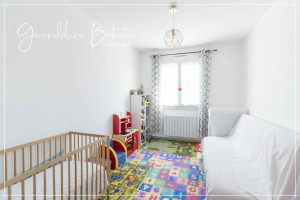 Maison Plain-pied 134m² - 4 chambres - Terrain 1140m² avec piscine - PINEUILH (33)