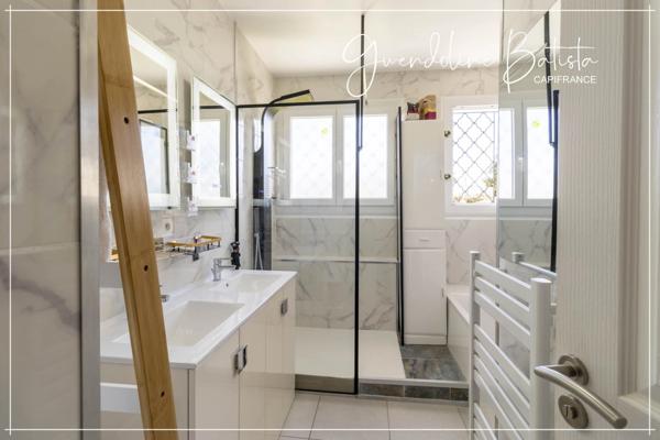 Maison Plain-pied 134m² - 4 chambres - Terrain 1140m² avec piscine - PINEUILH (33)