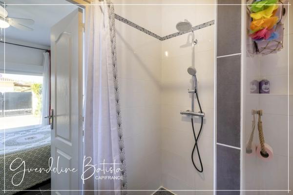 Maison Plain-pied 134m² - 4 chambres - Terrain 1140m² avec piscine - PINEUILH (33)