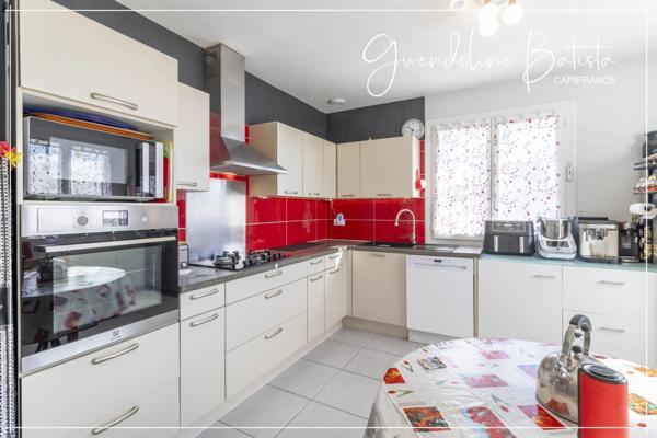 Maison Plain-pied 134m² - 4 chambres - Terrain 1140m² avec piscine - PINEUILH (33)