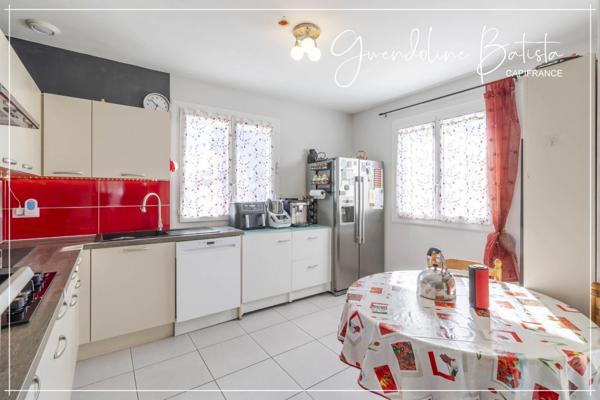 Maison Plain-pied 134m² - 4 chambres - Terrain 1140m² avec piscine - PINEUILH (33)