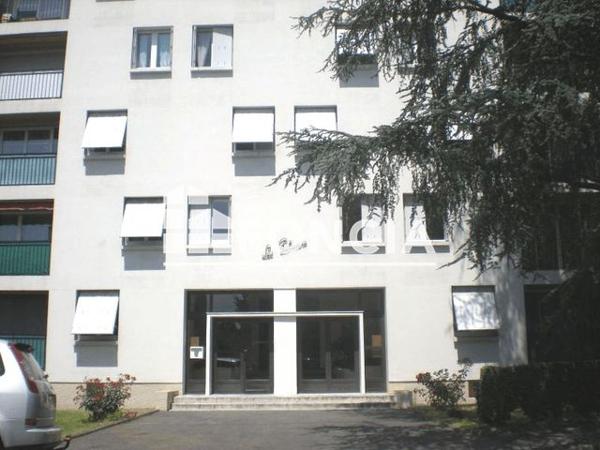 Location Appartement 4 pièces 81.15 m² - 16 AVENUE DU CHATEAU D'ESTE Biilere 64140