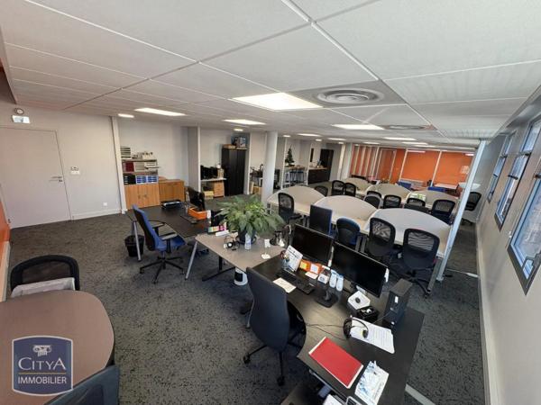 Local professionnel à louer 126m²