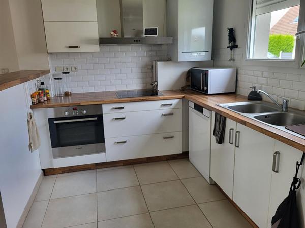 Belles prestations pour cette maison (location nue) à Bretteville Sur Odon