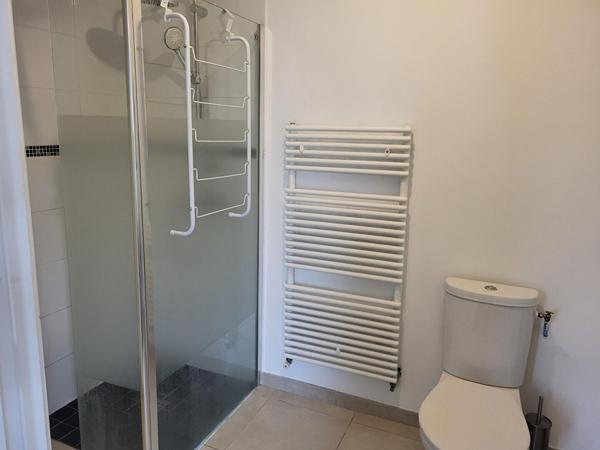 Belles prestations pour cette maison (location nue) à Bretteville Sur Odon