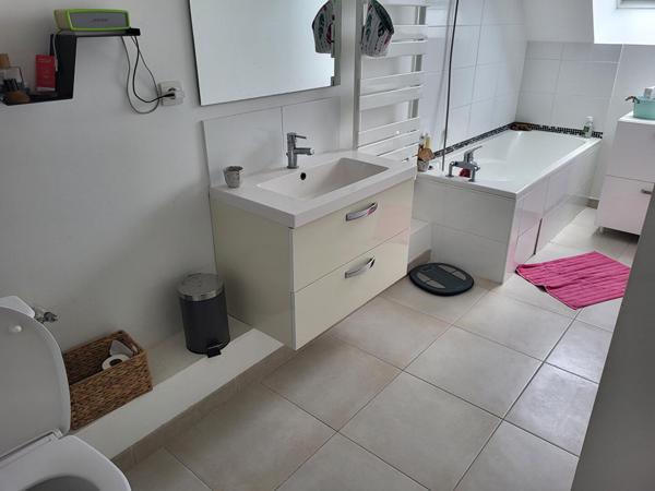 Belles prestations pour cette maison (location nue) à Bretteville Sur Odon