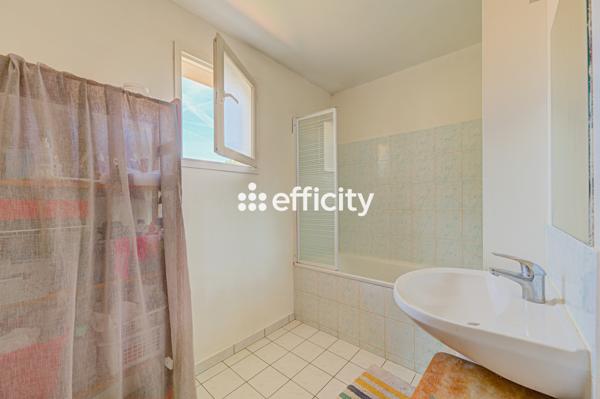Maison
         4 pièces
        - 84 m² 259 999 € *