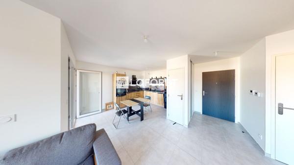 Location appartement près de Bourgoin-Jallieu - 2 pièce(s) - 45 m² - 750 €/mois