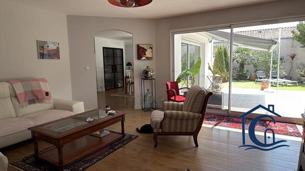 Maison aux multiples possibilités avec 2 studios autonomes