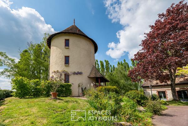 Ancien moulin meublé dans un environnement verdoyant