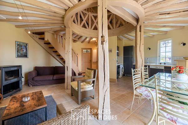 Ancien moulin meublé dans un environnement verdoyant