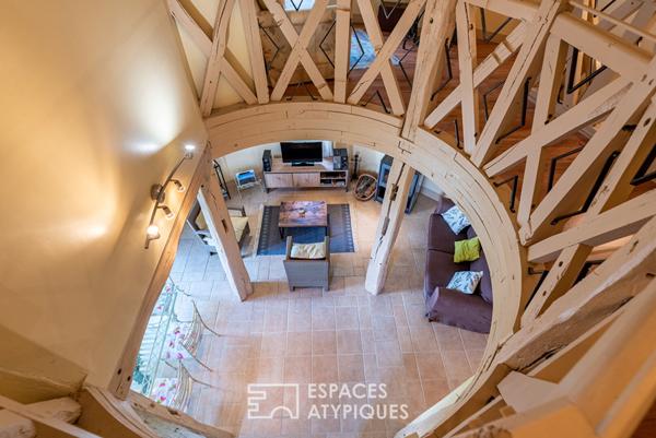 Ancien moulin meublé dans un environnement verdoyant