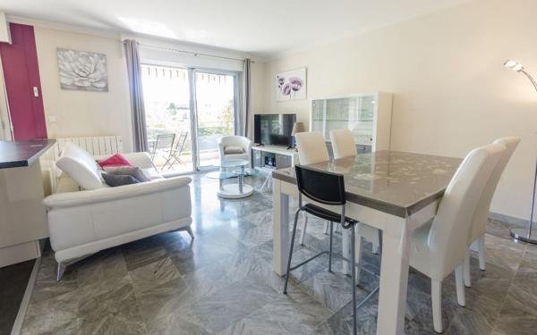 Appartement à louer    3 pièces • 71,35 m2 Mandelieu-la-Napoule