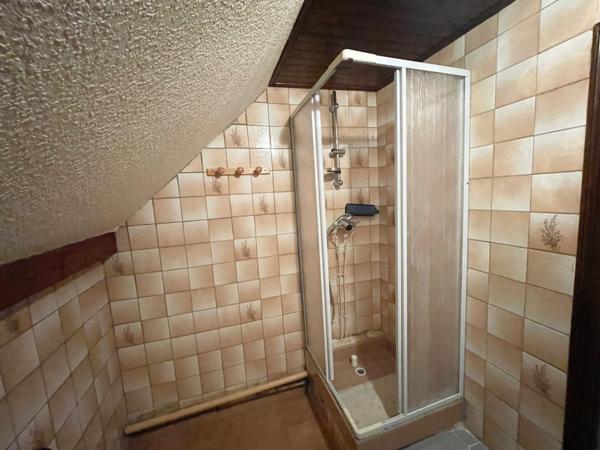 Maison F6 sur sous sol avec terrain, garage, parking