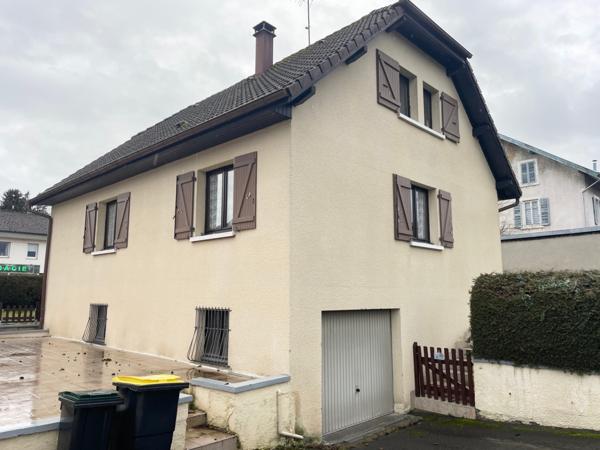 Maison F6 sur sous sol avec terrain, garage, parking
