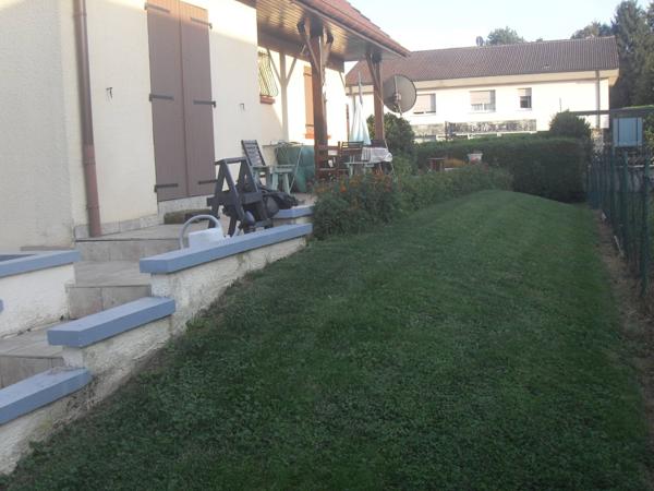 Maison F6 sur sous sol avec terrain, garage, parking