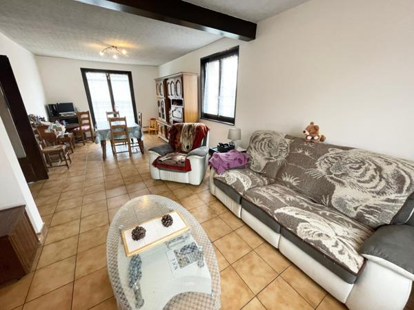 Maison F6 sur sous sol avec terrain, garage, parking