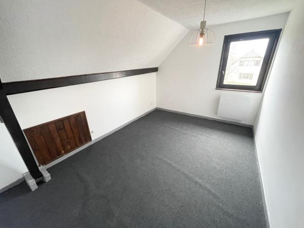 Maison F6 sur sous sol avec terrain, garage, parking