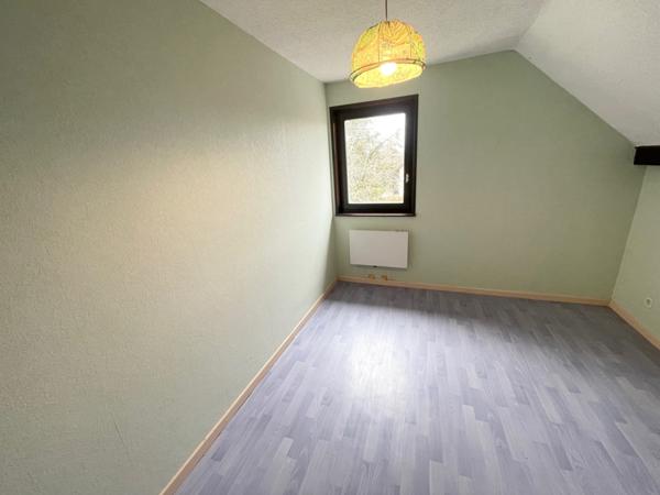 Maison F6 sur sous sol avec terrain, garage, parking