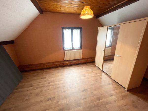 Maison F6 sur sous sol avec terrain, garage, parking