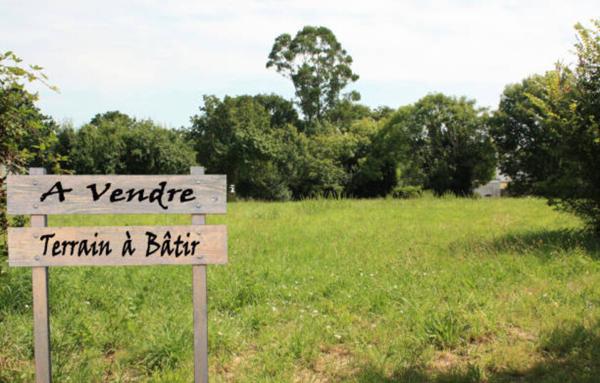 Brienon-sur-Armançon - TERRAIN  à BATIR  - 2748 M2