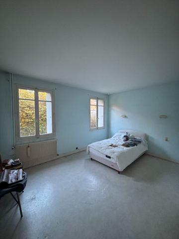 Maison Bois Guillaume - parc de 3300m² - 5 chambres - 2 chambres RDC - 211 m2 plein centre de Bois Guillaume - proche des écoles et commerces - calme et verdoyant - environnement idéal , havre de paix, à cinq minutes de Rouen , idéal famille - rénovatio