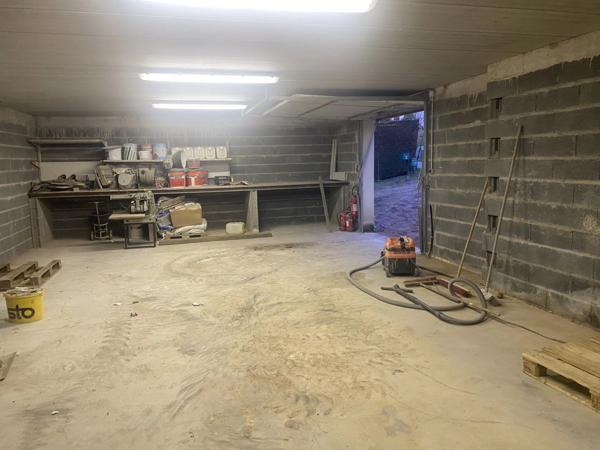 Location Garage 100 m2 à Saint-Dié-des-Vosges