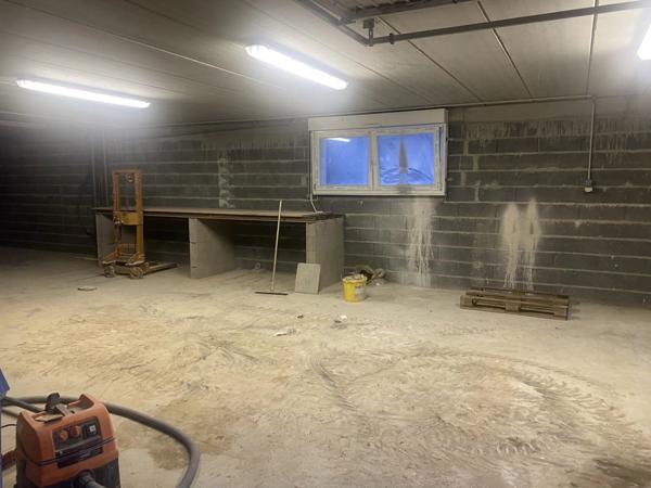 Location Garage 100 m2 à Saint-Dié-des-Vosges