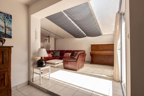 LIEUX UNIQUES ® x PROPRIÉTÉS PRIVÉES PROPOSE MAISON DE 2011 HYPER-CENTRE ROMORANTIN  94.09 M²